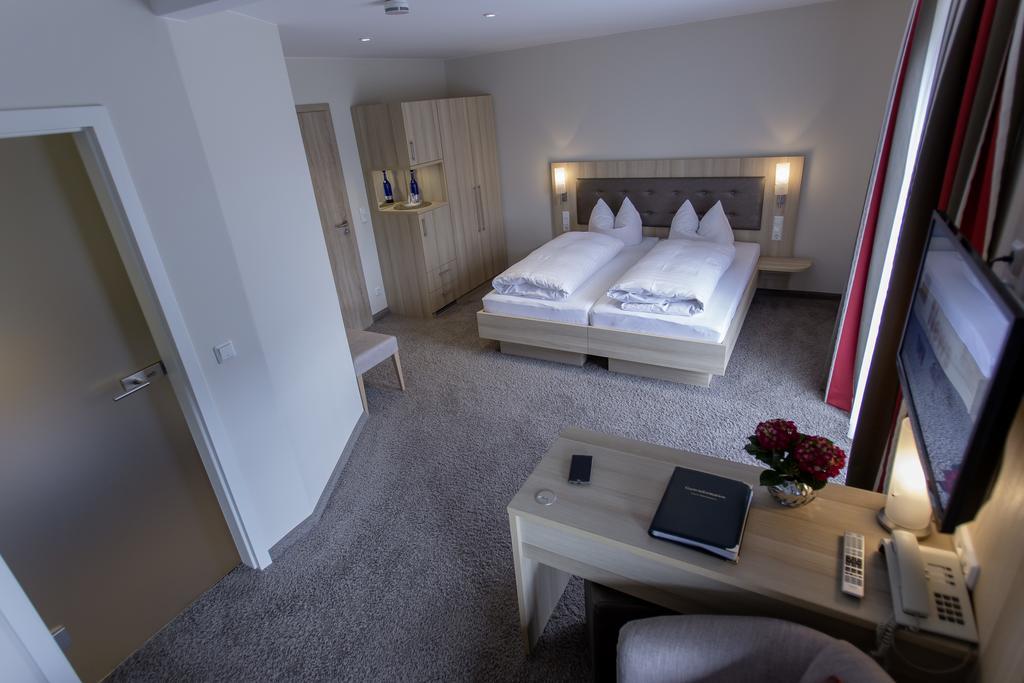 Hotel-Restaurant Birkenhof บาด โซเดน-ซาลมึนสเตอร์ ภายนอก รูปภาพ
