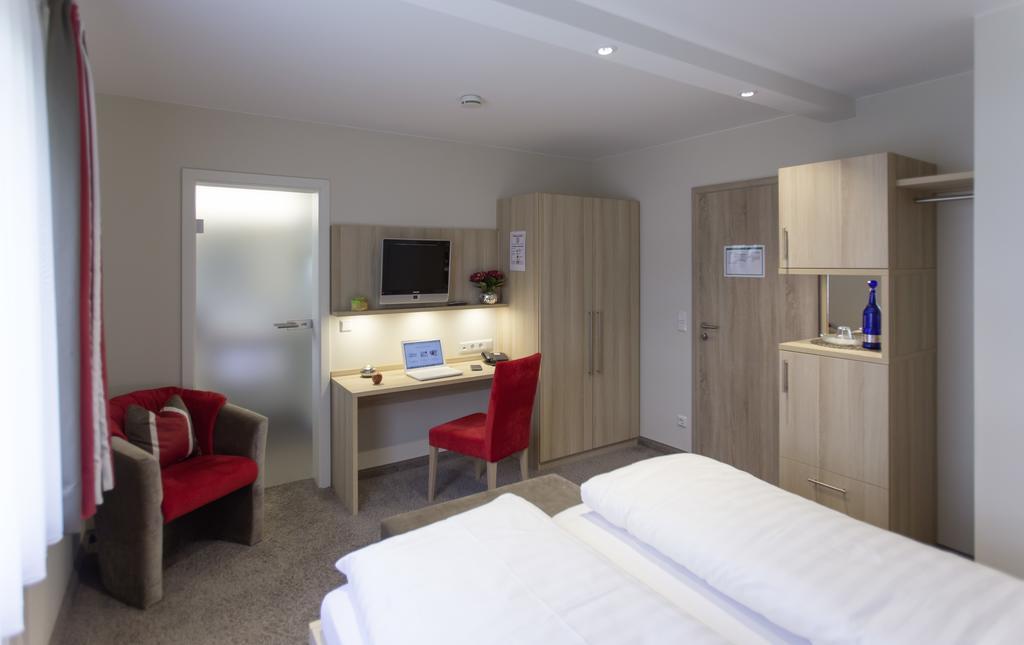 Hotel-Restaurant Birkenhof บาด โซเดน-ซาลมึนสเตอร์ ภายนอก รูปภาพ