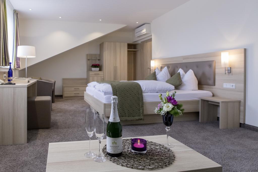Hotel-Restaurant Birkenhof บาด โซเดน-ซาลมึนสเตอร์ ภายนอก รูปภาพ