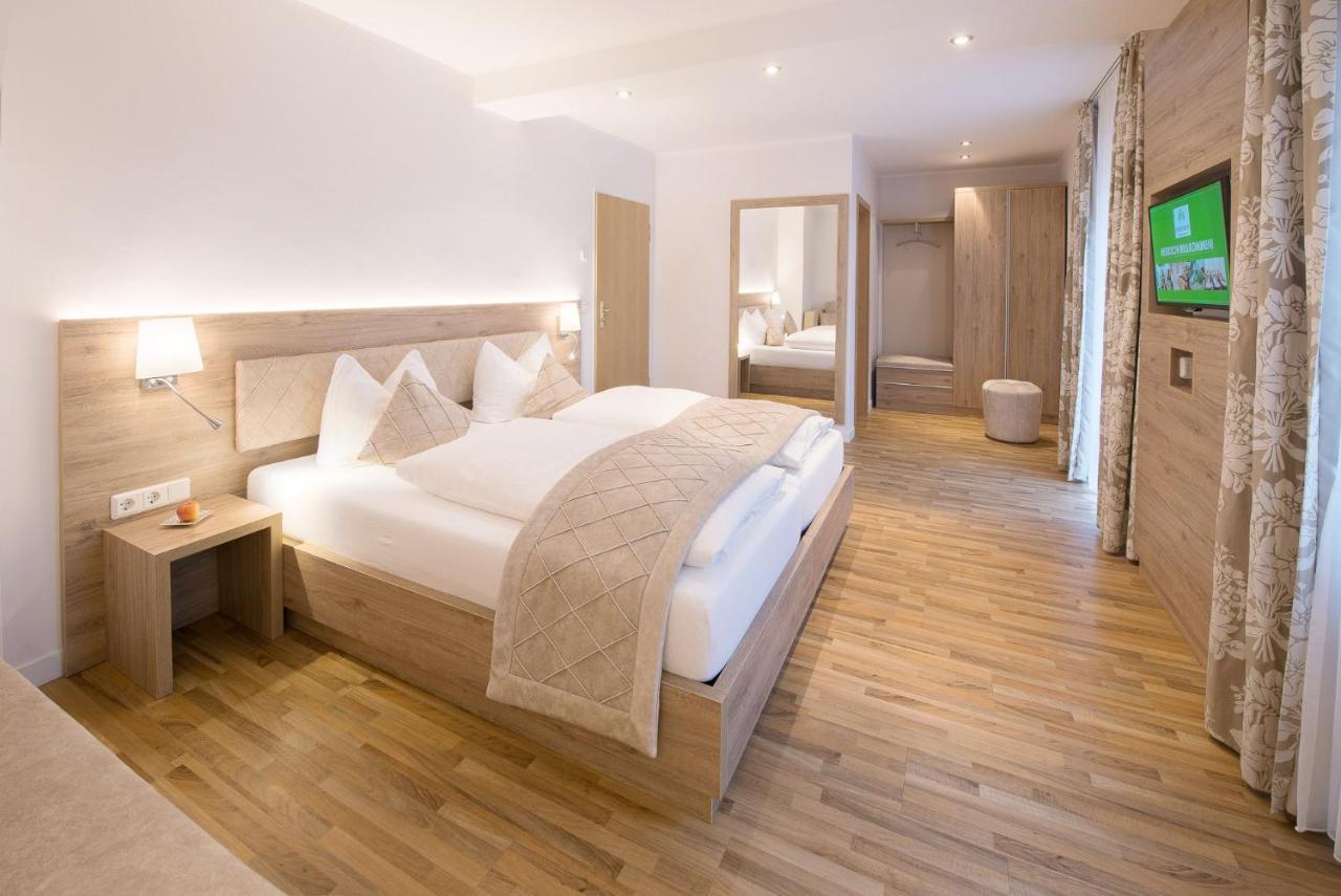 Hotel-Restaurant Birkenhof บาด โซเดน-ซาลมึนสเตอร์ ภายนอก รูปภาพ
